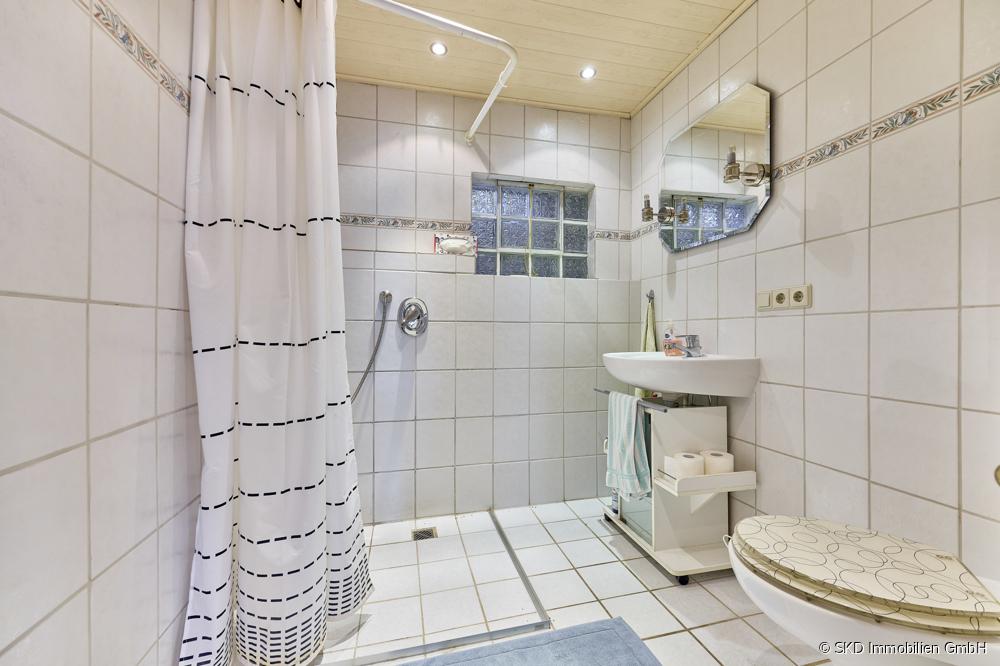 Das Badezimmer wurde 2002 renoviert
