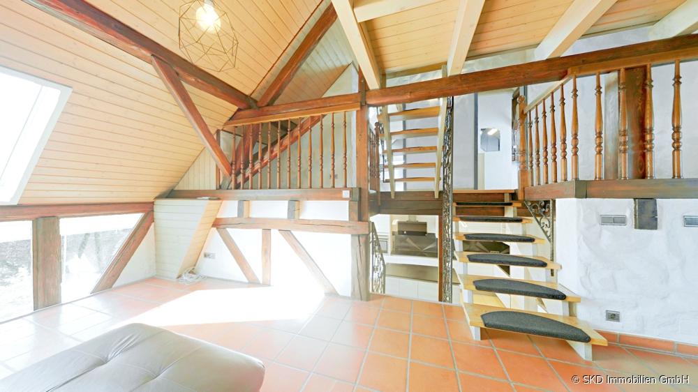 und mit Zugang zum Bad und Schlafzimmer