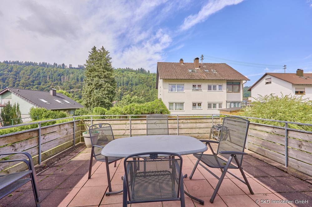 Von der Terrasse gehts zum Garten