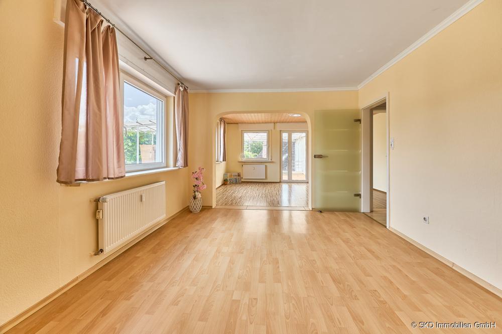 WE 1 I Esszimmer mit Blick ins große Wohnzimmer
