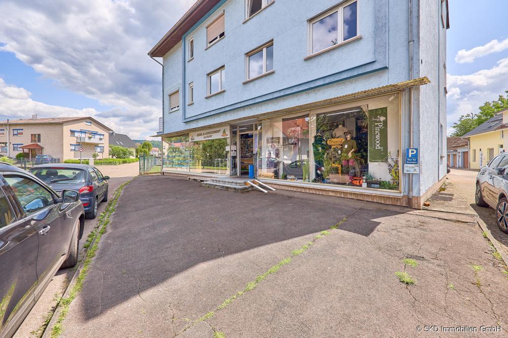 Ladengeschäft im Erdgeschoss