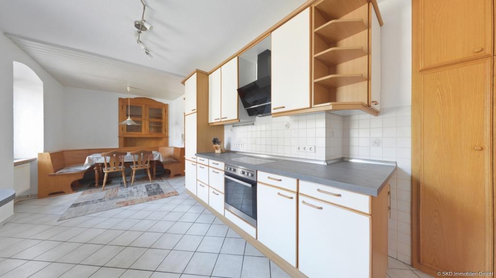 Binau: Altbau mit Charme neu interpretiert – gepflegte 4-Zimmer-Wohnung mit Einbauküche! - Photo 2