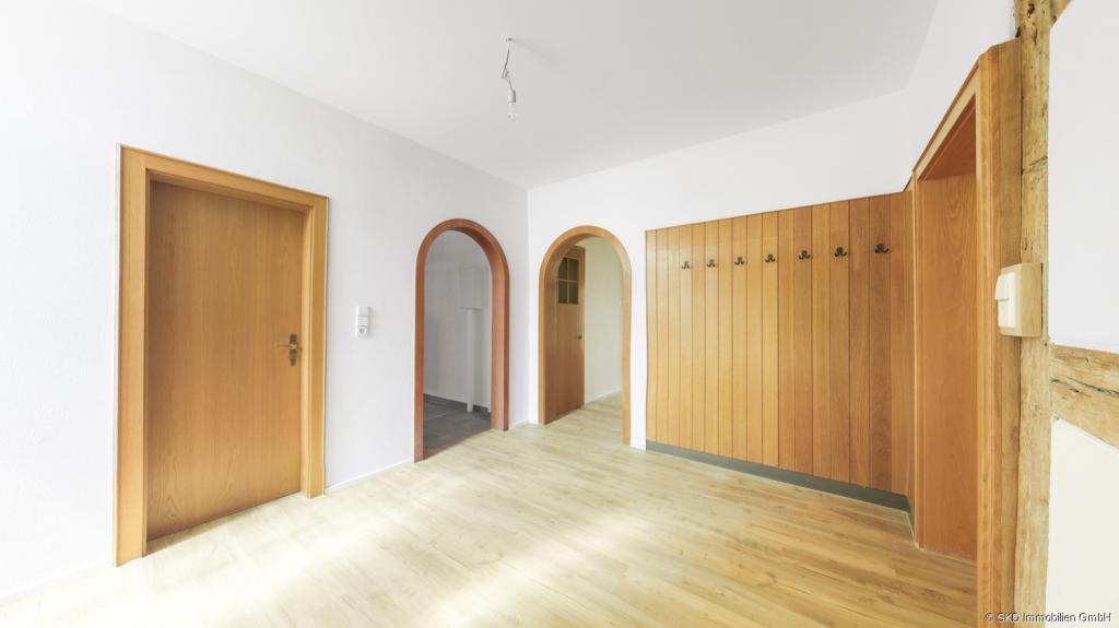 Binau: Altbau mit Charme neu interpretiert – gepflegte 4-Zimmer-Wohnung mit Einbauküche! - Photo 3