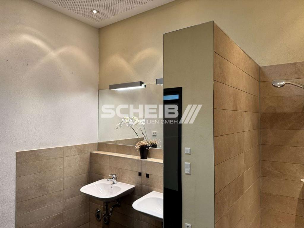 Damen WC mit Dusche