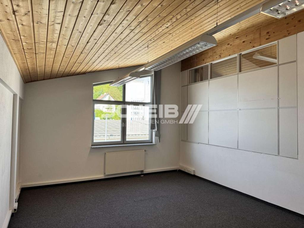 Bürofläche mit Teppichboden