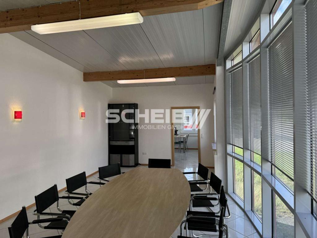 schöner Besprechungsraum im Erdgeschoss