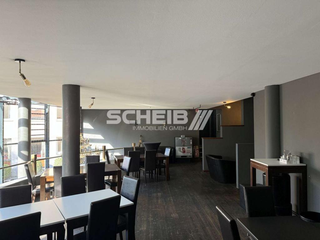 viele Sitzplätze