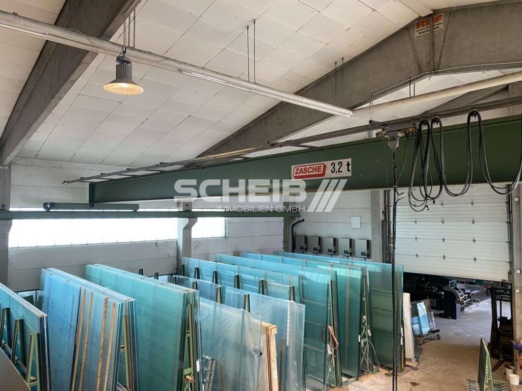 freigespannte Stahlbetonhalle