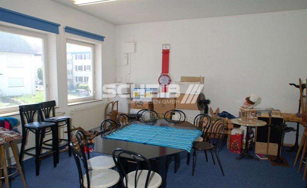 hell durch Fenster und gute Beleuchtung