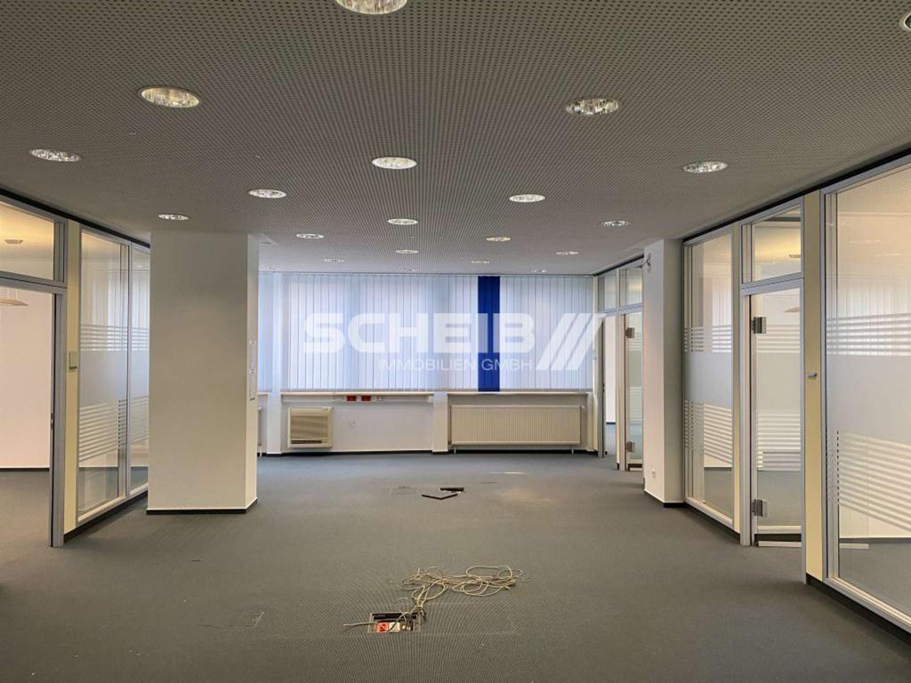 mehrere einzelene Büroräume