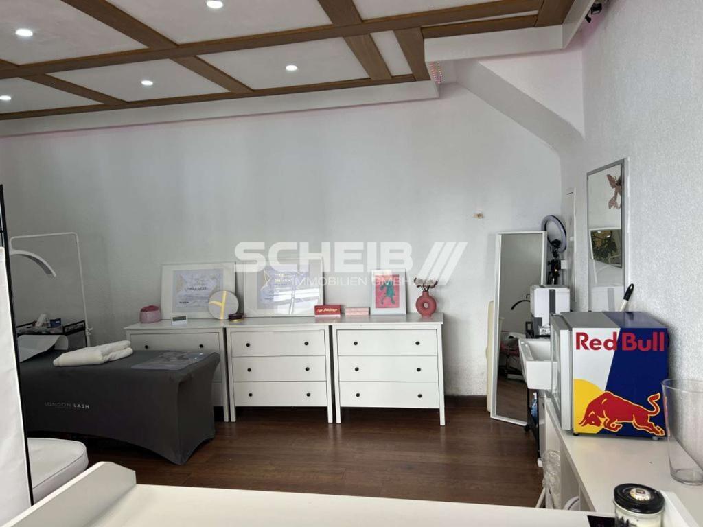 Decke mit integrierter Beleuchtung