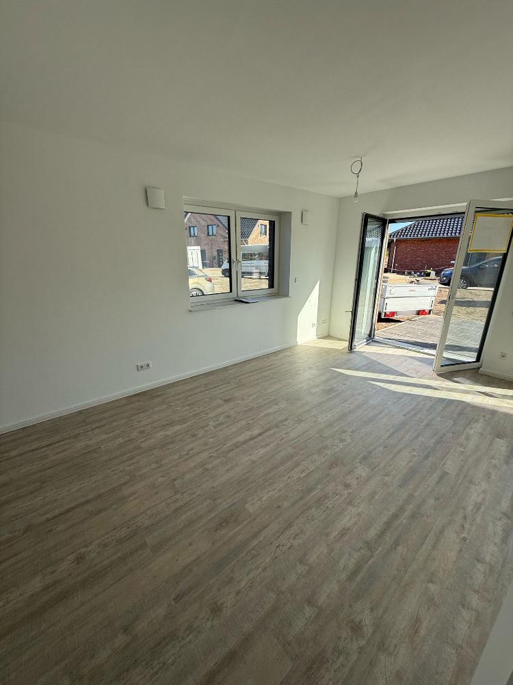 Neubau-Doppelhaushälfte mit Stil und Raum - Foto 2