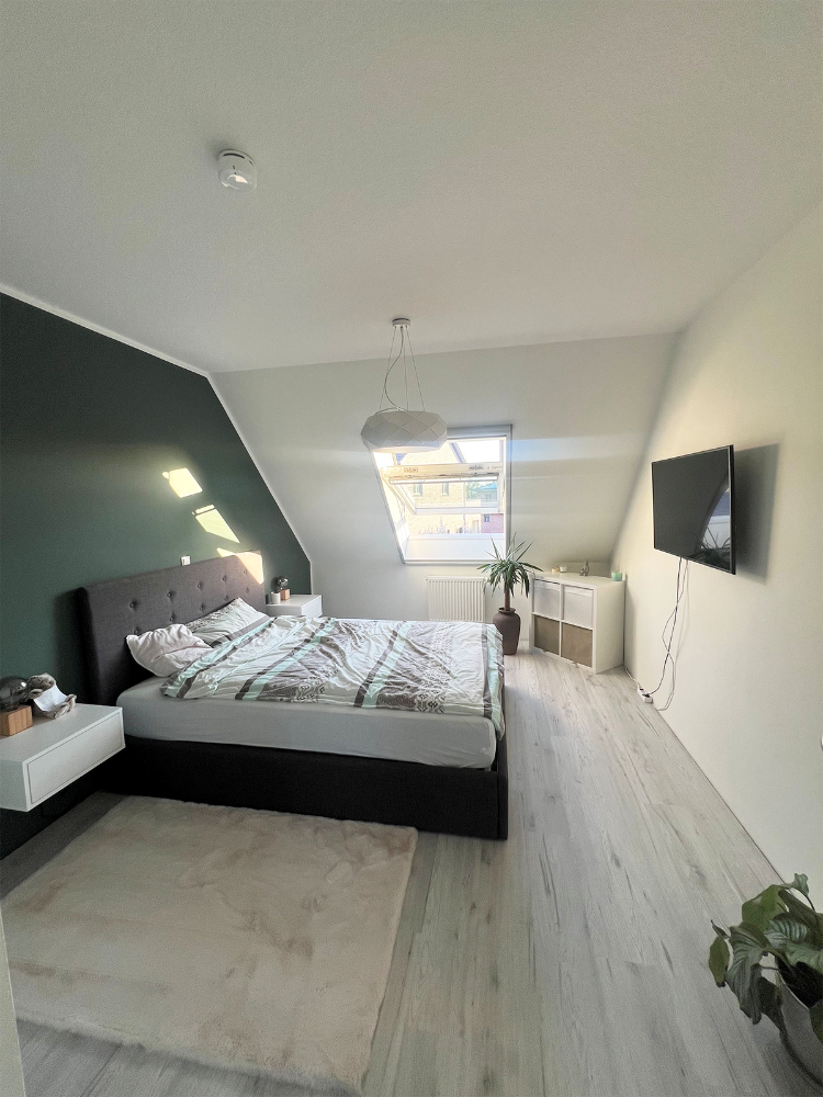 Helle 3-Zimmer-Dachgeschosswohnung mit Balkon, Keller und Garage in Loxstedt - Photo 3