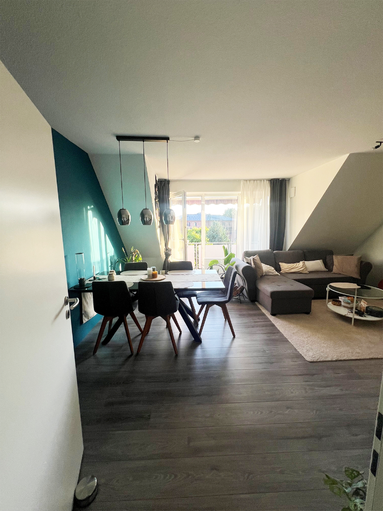 Helle 3-Zimmer-Dachgeschosswohnung mit Balkon, Keller und Garage in Loxstedt - Photo 1