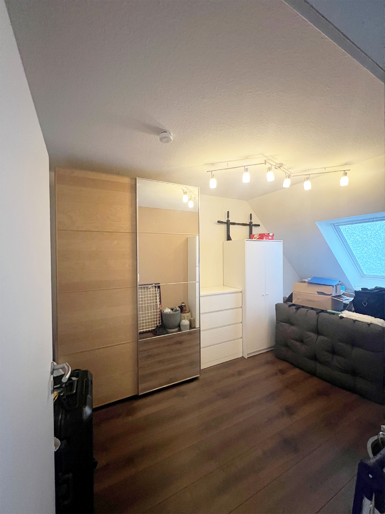 Helle 3-Zimmer-Dachgeschosswohnung mit Balkon, Keller und Garage in Loxstedt - Photo 4