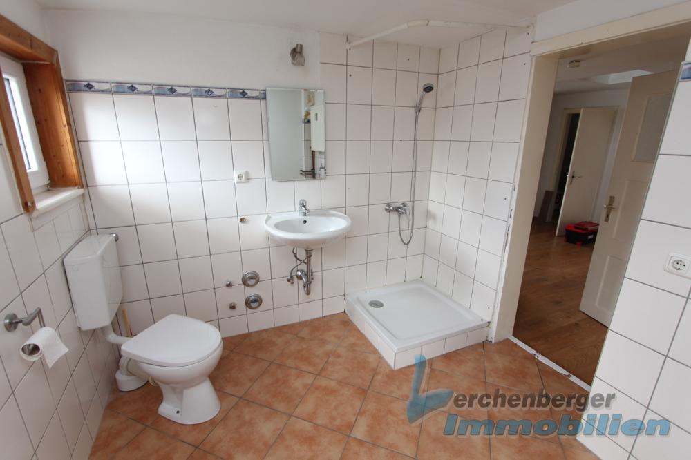 Schöne Dachgeschosswohnung mit großzügiger Dachterrasse - Photo 2