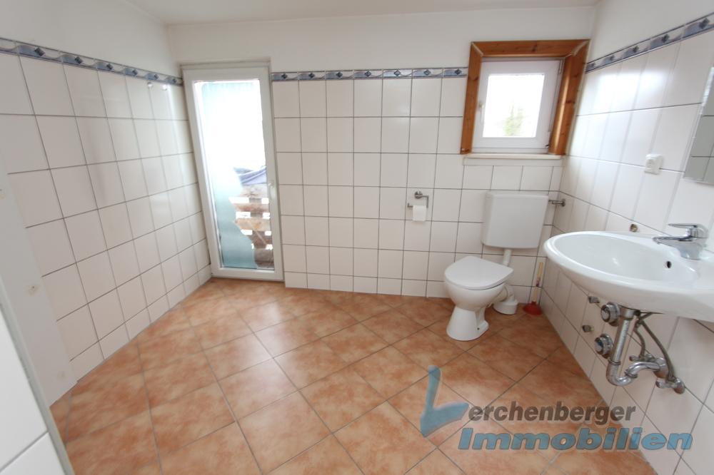 Schöne Dachgeschosswohnung mit großzügiger Dachterrasse - Photo 3