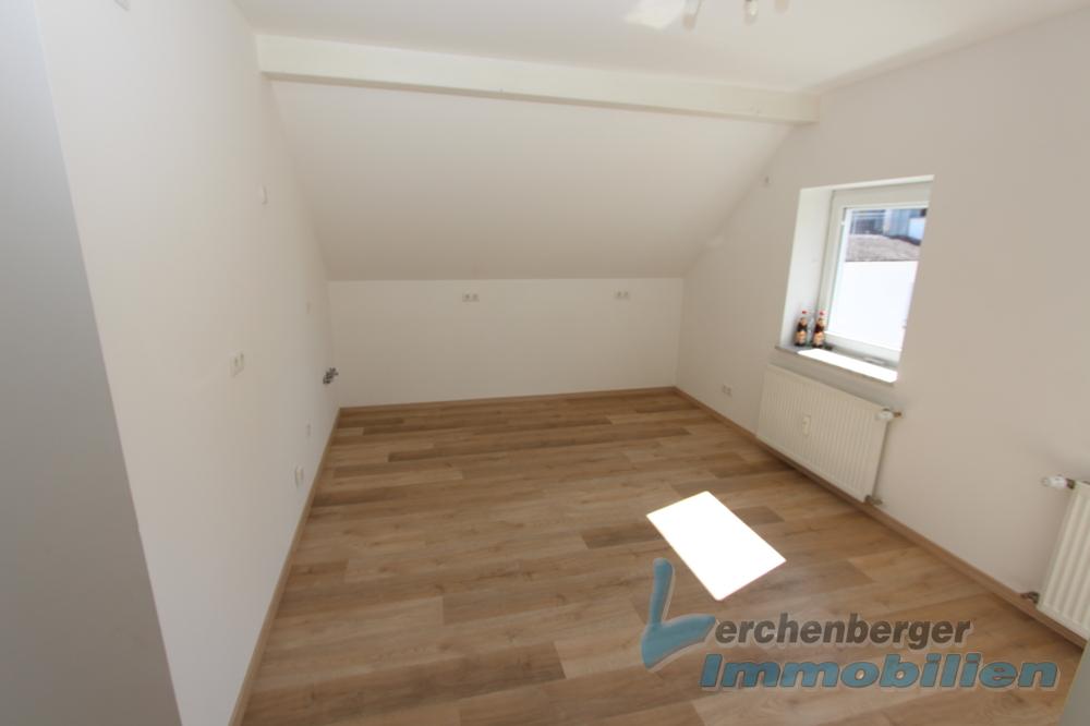 Großzügig geschnittene 2-Zimmer-Dachgeschosswohnung mit Dachterrasse - Photo 5