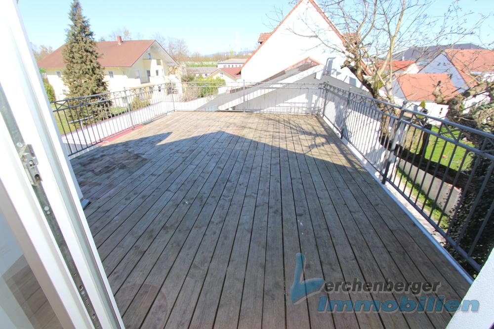 Großzügig geschnittene 2-Zimmer-Dachgeschosswohnung mit Dachterrasse - Photo 4