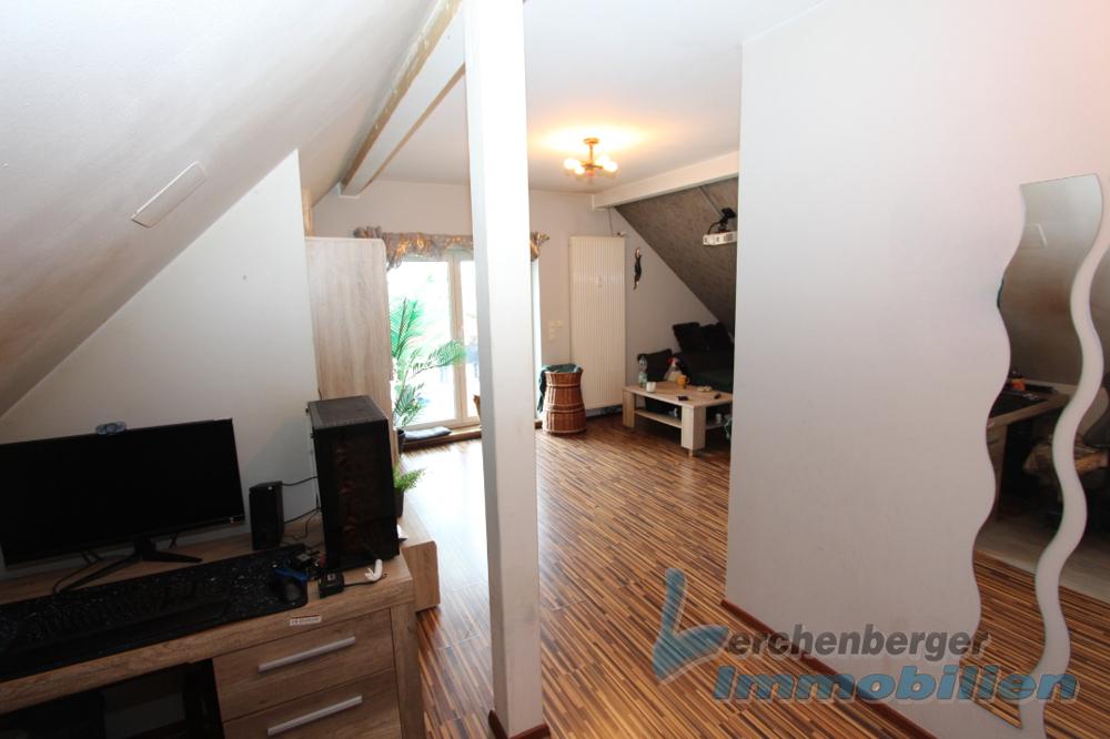 Großzügig geschnittene 2-Zimmer-Dachgeschosswohnung mit Dachterrasse - Foto 2