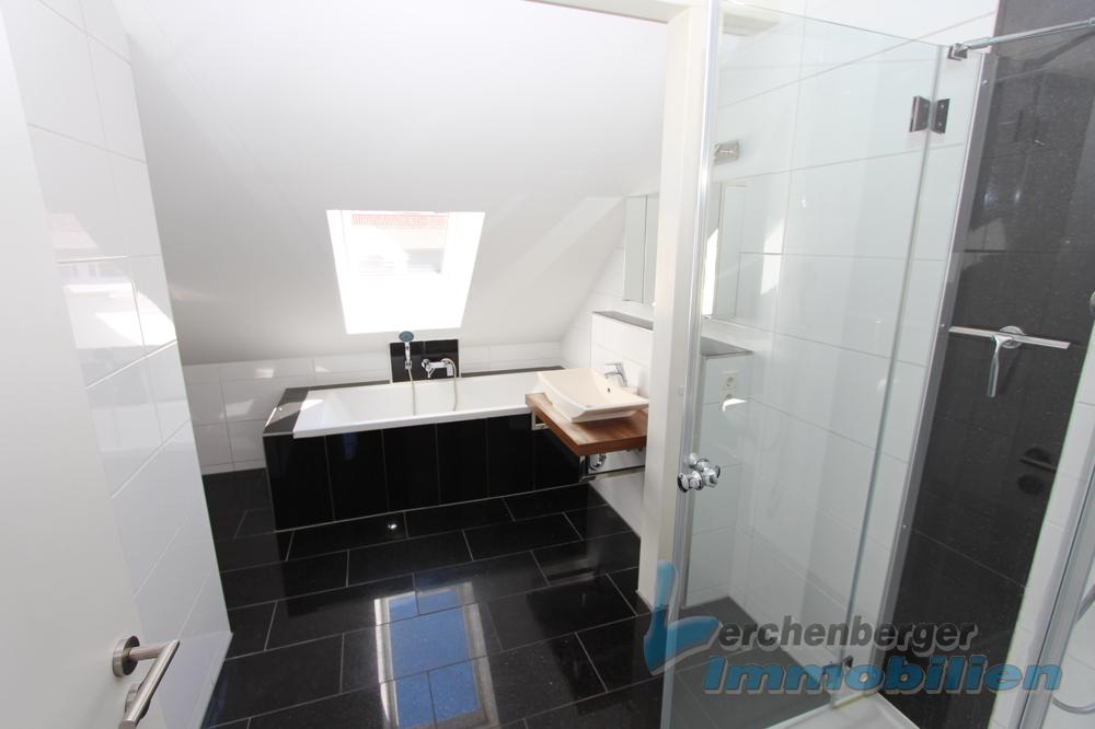 Großzügig geschnittene 2-Zimmer-Dachgeschosswohnung mit Dachterrasse - Photo 3