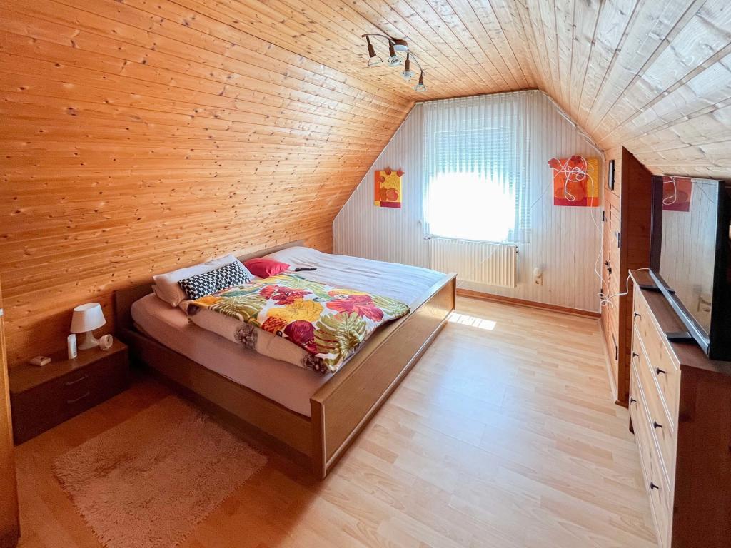 Schlafzimmer DG