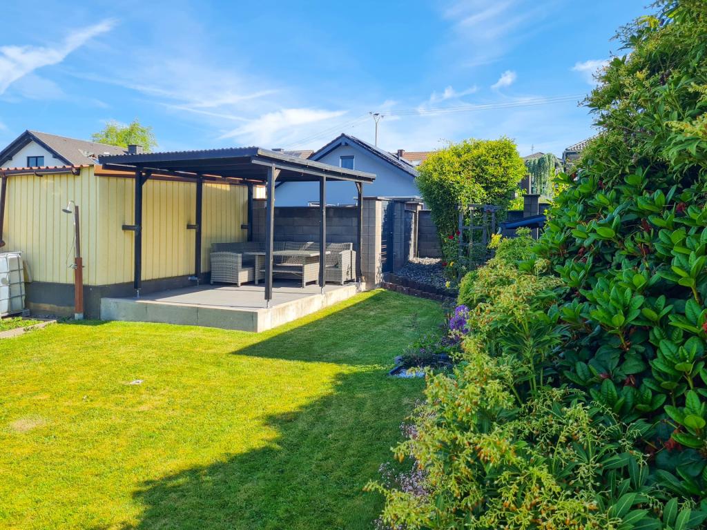 schöne angelegter Garten