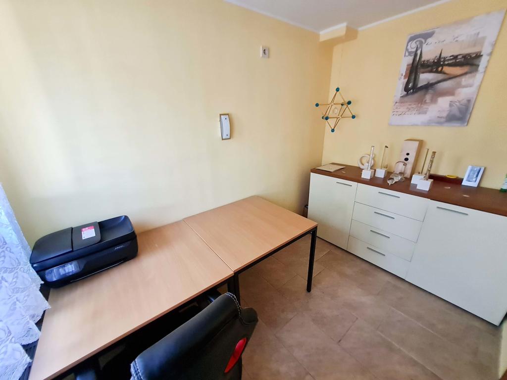 Büro (ehemals Küche) UG