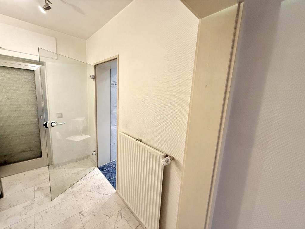 Zugang zum Schwimmbad und Sauna