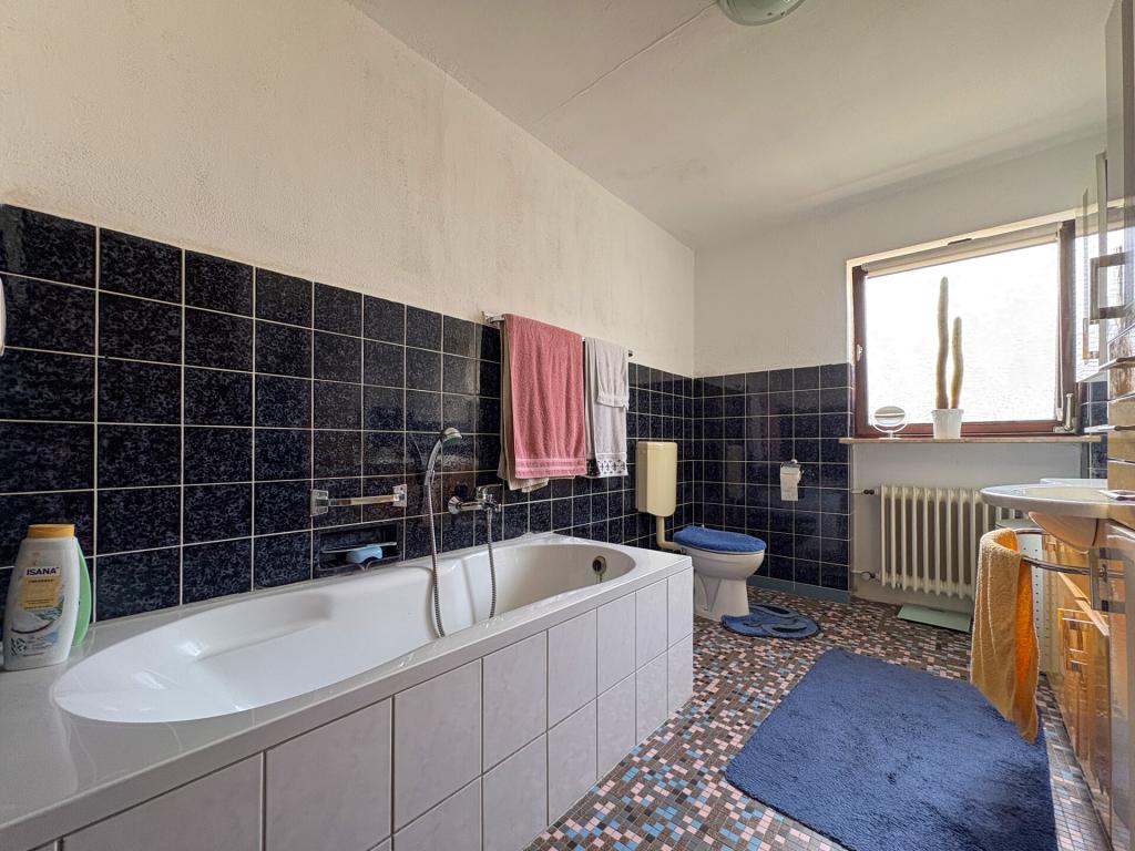 Badezimmer (EG)