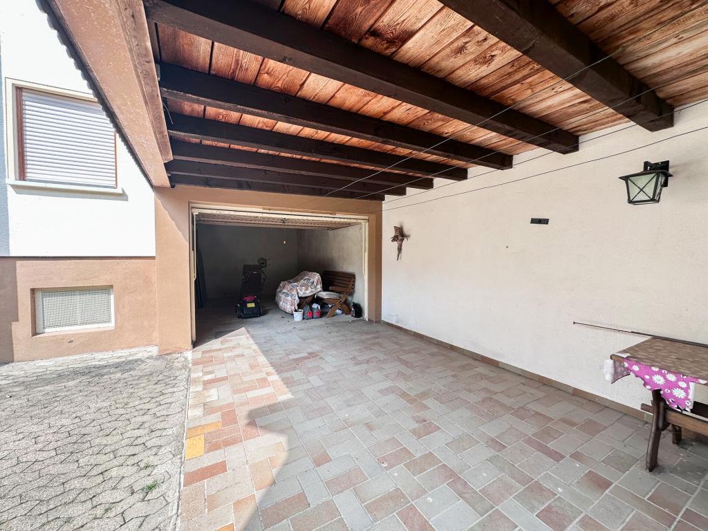 Freisitz und Garage