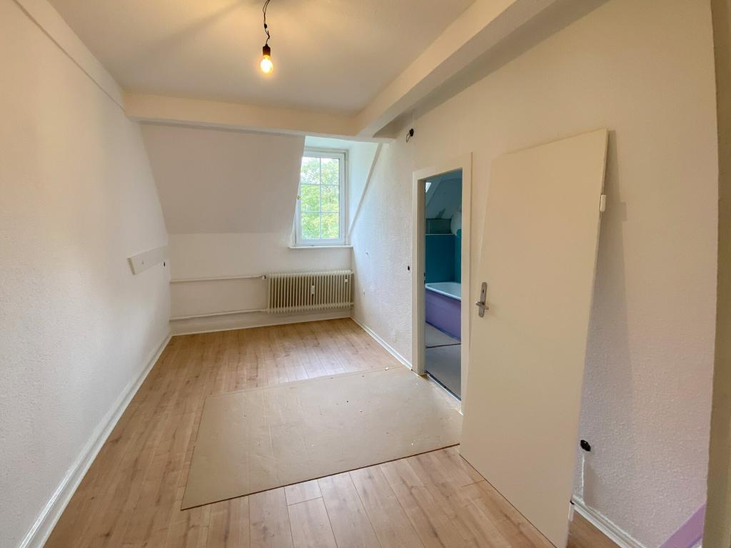 Wohnen zur Miete in einer Burg? 4-Zimmer Wohnung in der Burg Volperhausen! - Foto 1