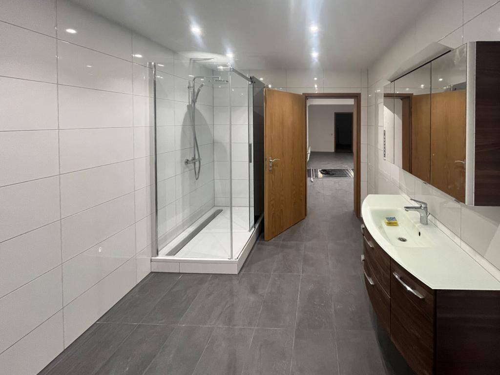 Zentral gelegene, renovierte 3-Zimmer-Wohnung mit eigenem Garten! - Photo 4