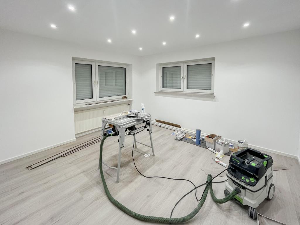 Zentral gelegene, renovierte 3-Zimmer-Wohnung mit eigenem Garten! - Photo 1