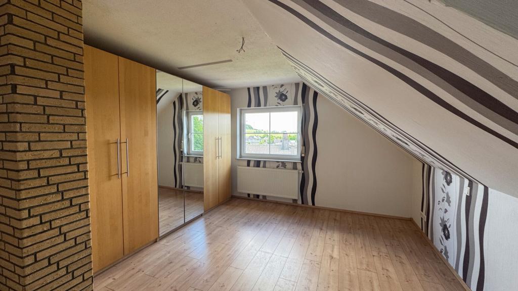 Freistehendes und schickes Einfamilienhaus mit großem Garten zur Miete! - Photo 3