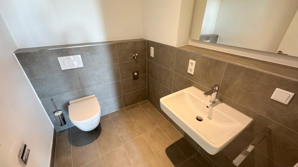 Hochwertige und stillvolle 3 Zimmer Terrassenwohnung im Kloster Marienborn - Eigener Eingangsbereich - Photo 3
