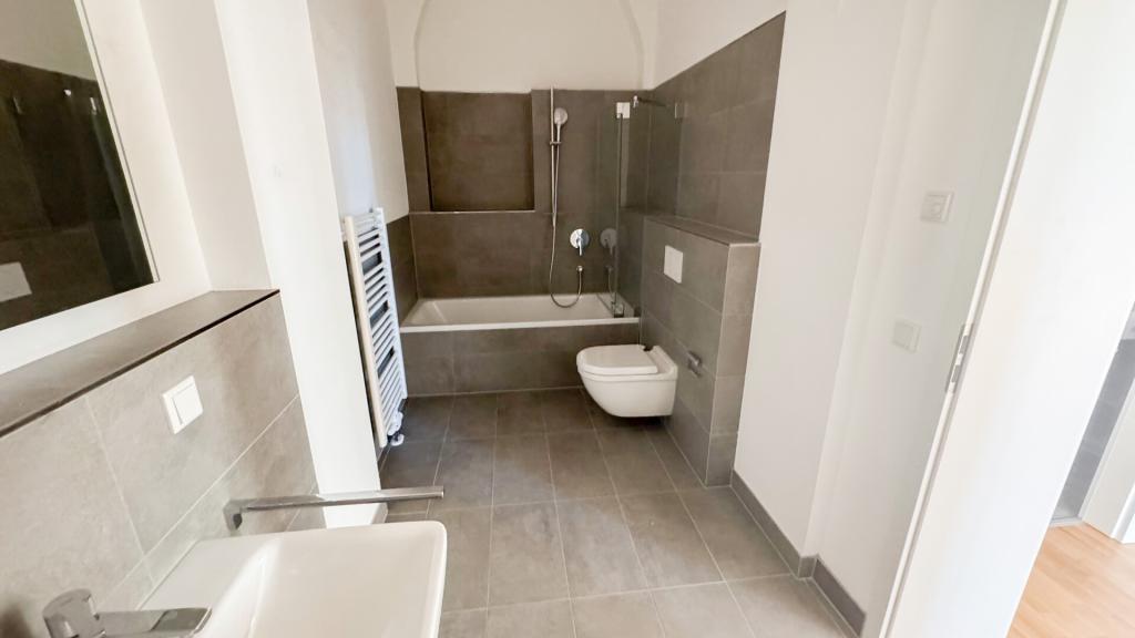 Hochwertige und stillvolle 3 Zimmer Terrassenwohnung im Kloster Marienborn - Eigener Eingangsbereich - Photo 4