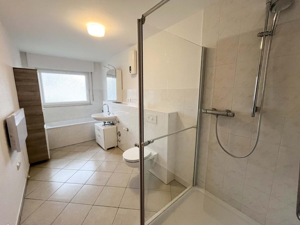 Gepflegte 3-Zimmer-Erdgeschosswohnung mit EBK, 2 Balkonen u.v.m.! - Photo 4