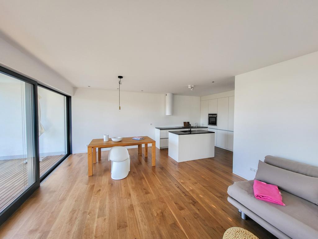 Design trifft Natur: Hochwertige, lichtdurchflutete Architektenwohnung mit Balkon und Gartenblick! - Photo 3