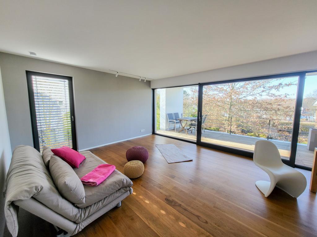 Design trifft Natur: Hochwertige, lichtdurchflutete Architektenwohnung mit Balkon und Gartenblick! - Photo 2