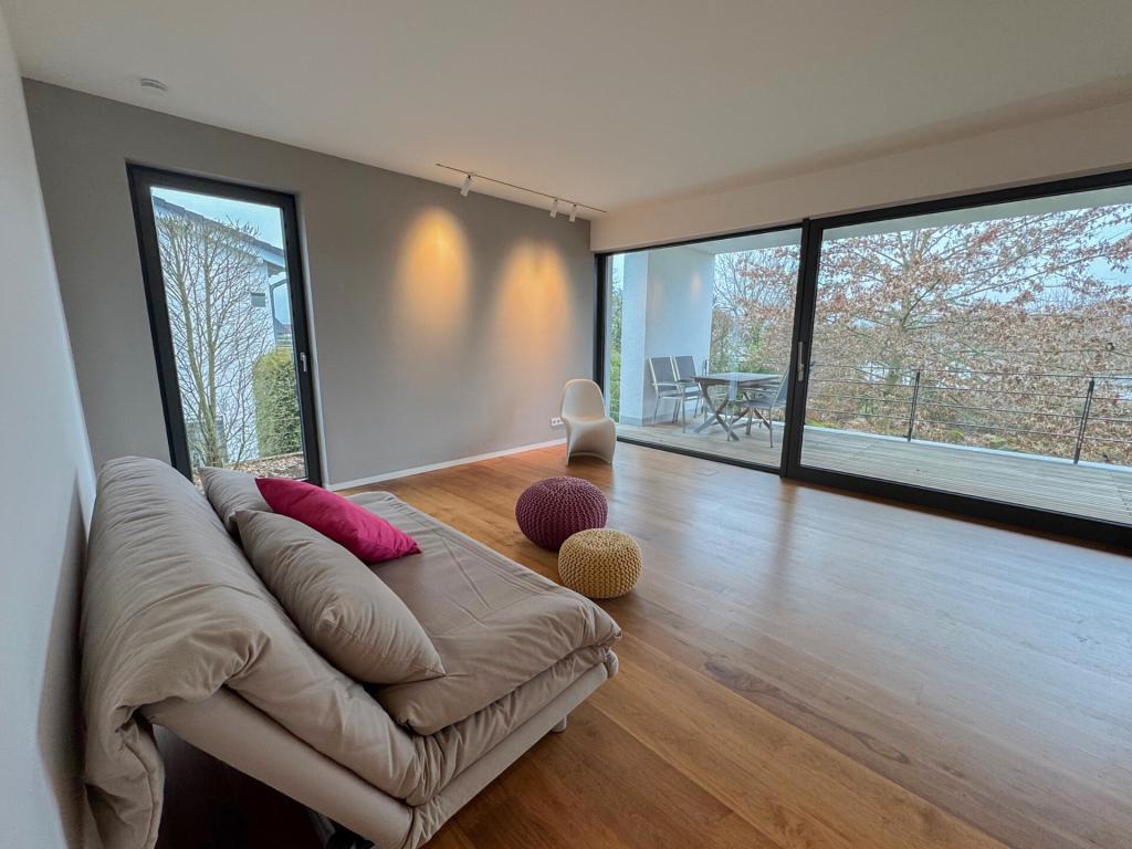 Design trifft Natur: Hochwertige, lichtdurchflutete Architektenwohnung mit Balkon und Gartenblick! - Photo 4