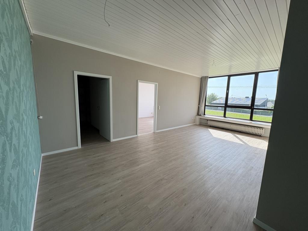 3 ZKB Wohnung zur Miete mit schöner Aussicht in ruhiger Wohngegend! - Foto 1