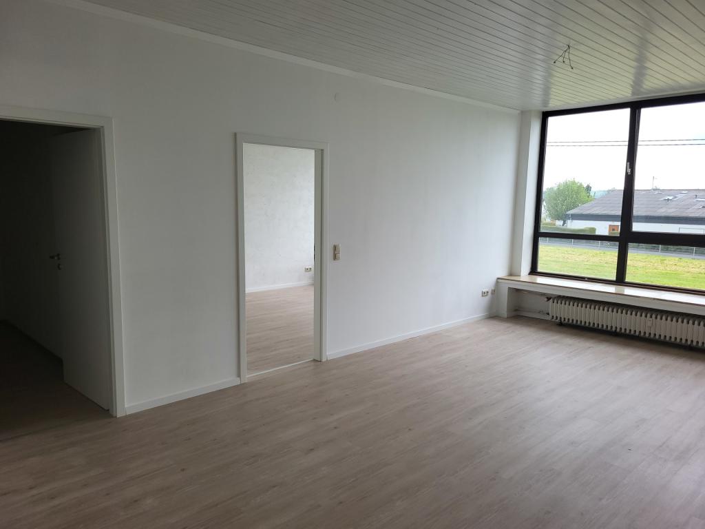 3 ZKB Wohnung zur Miete mit schöner Aussicht in ruhiger Wohngegend! - Photo 1