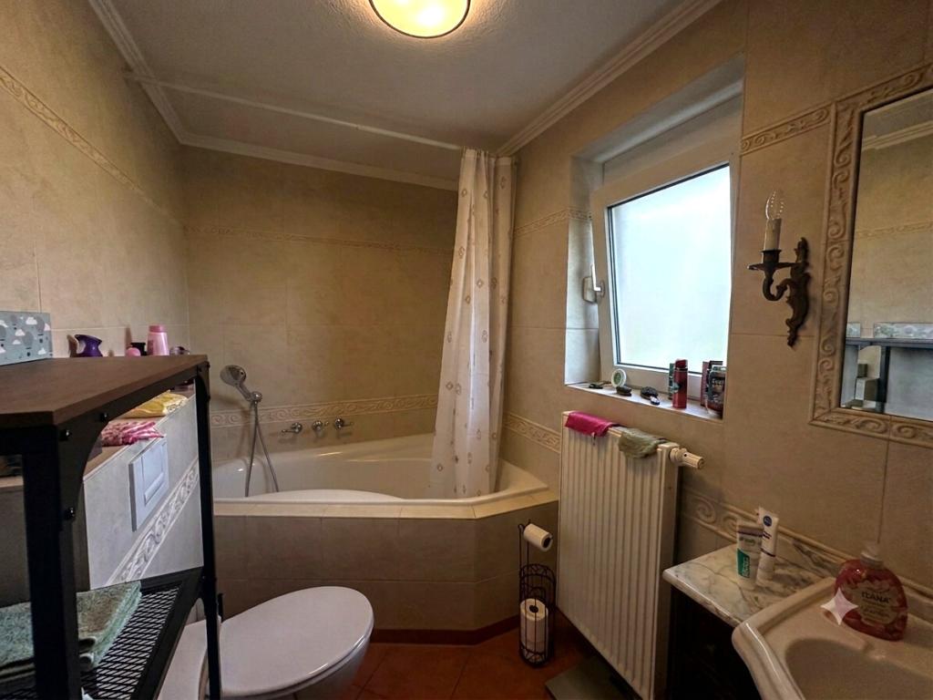 Charmante 4-Zimmer-Dachgeschosswohnung ab Dezember zu vermieten! - Foto 3