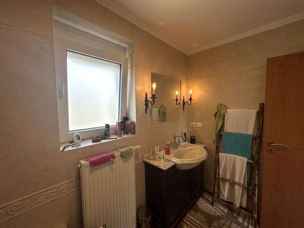 Charmante 4-Zimmer-Dachgeschosswohnung ab Dezember zu vermieten! - Foto 2