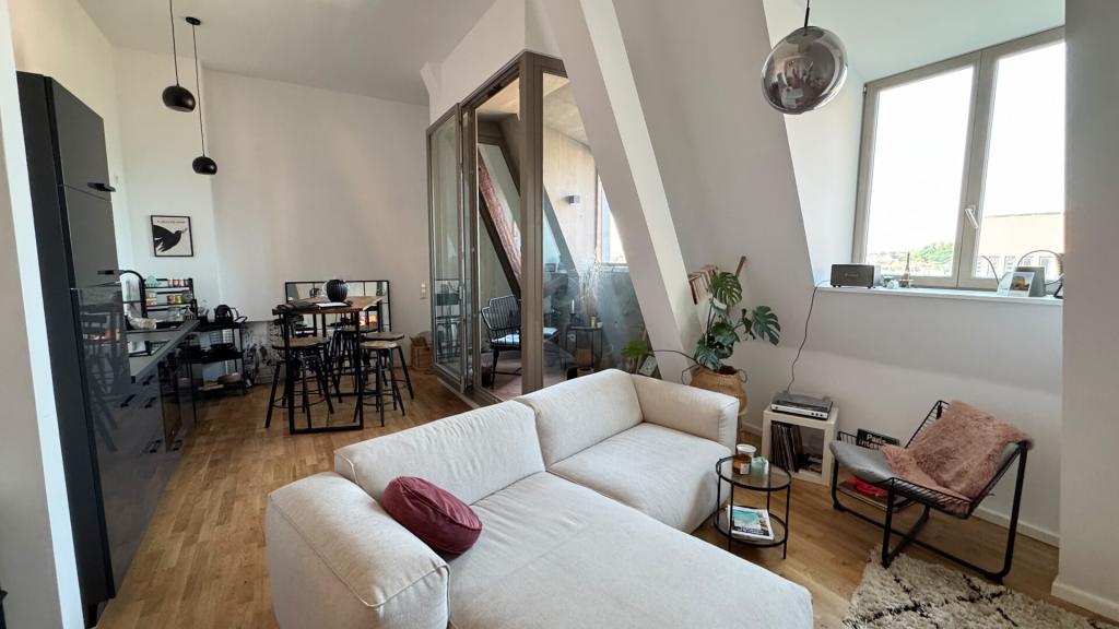 Elegantes Wohnen im historischen Kloster-Gehobene 3 Zimmerwohnung mit Einbauküche und Loggia! - Photo 3