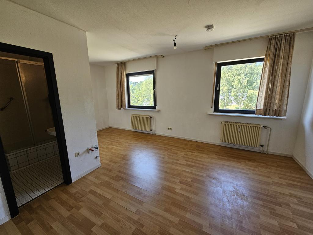 Einzimmer-Wohnung im ersten OG in ruhiger Wohnlage nahe Selters! - Foto 1