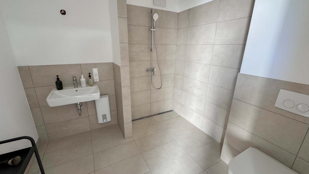 Erstbezug-Gehobenes Wohnen in den Klostergärten- Hochwertige und helle 2-Zimmerwohnung mit Terrasse! - Photo 5
