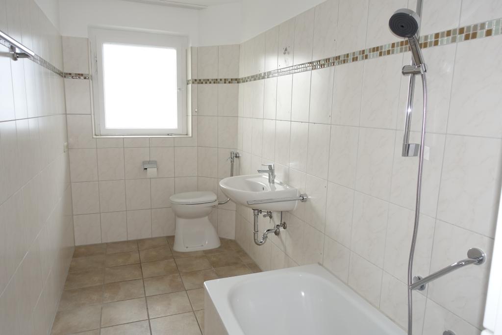 Charmante 3-Zimmer-Wohnung mit Balkon und Garage in gepflegter kleiner Wohnanlage - Photo 2