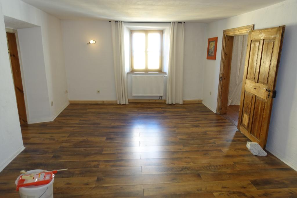 Charmante, liebevoll renovierte 3-Zi.-Wohnung im 1. OGs – teilmöbliert & sofort zum Wohlfühlen - Photo 1